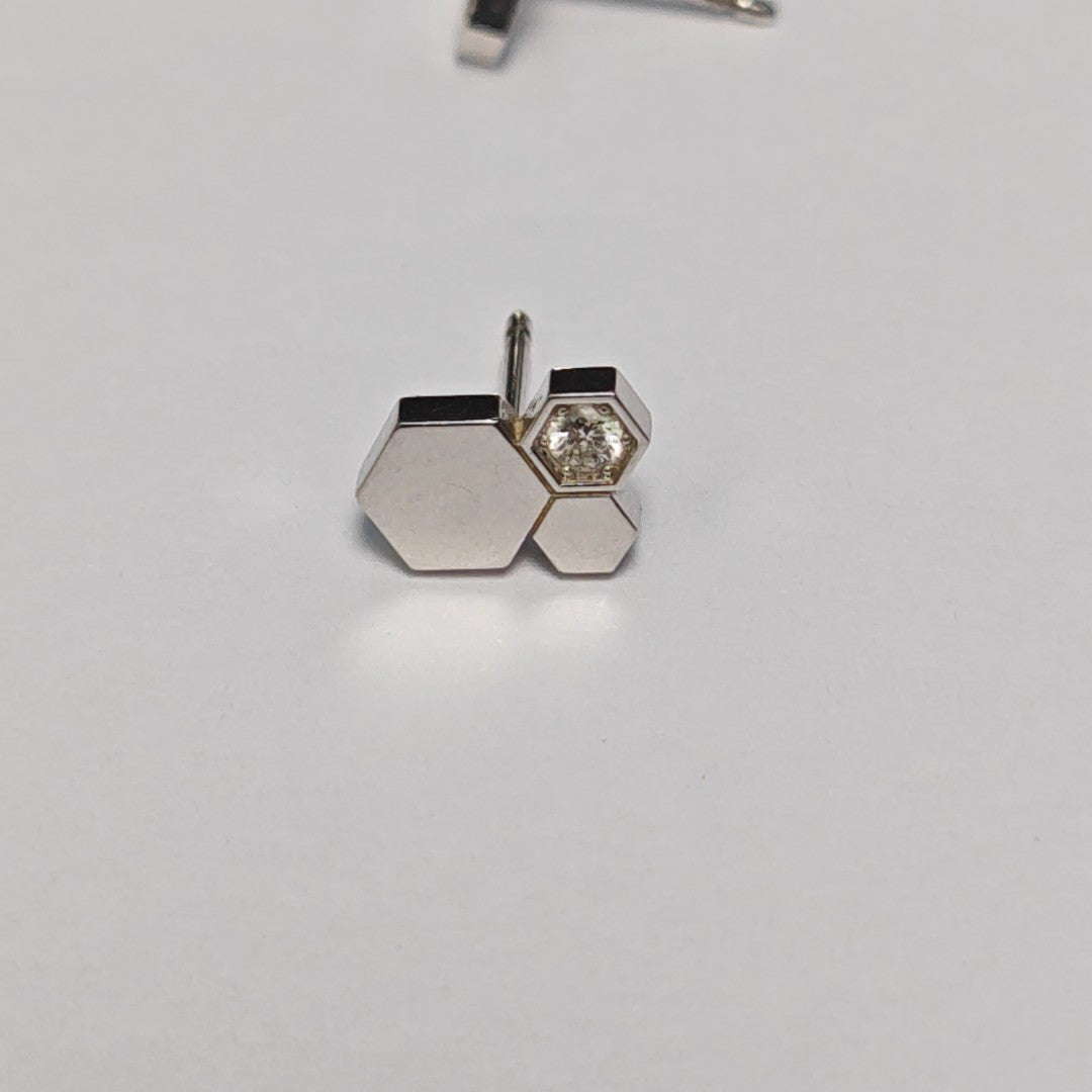Bee My Love 18k White Gold Silver Stud Earrings