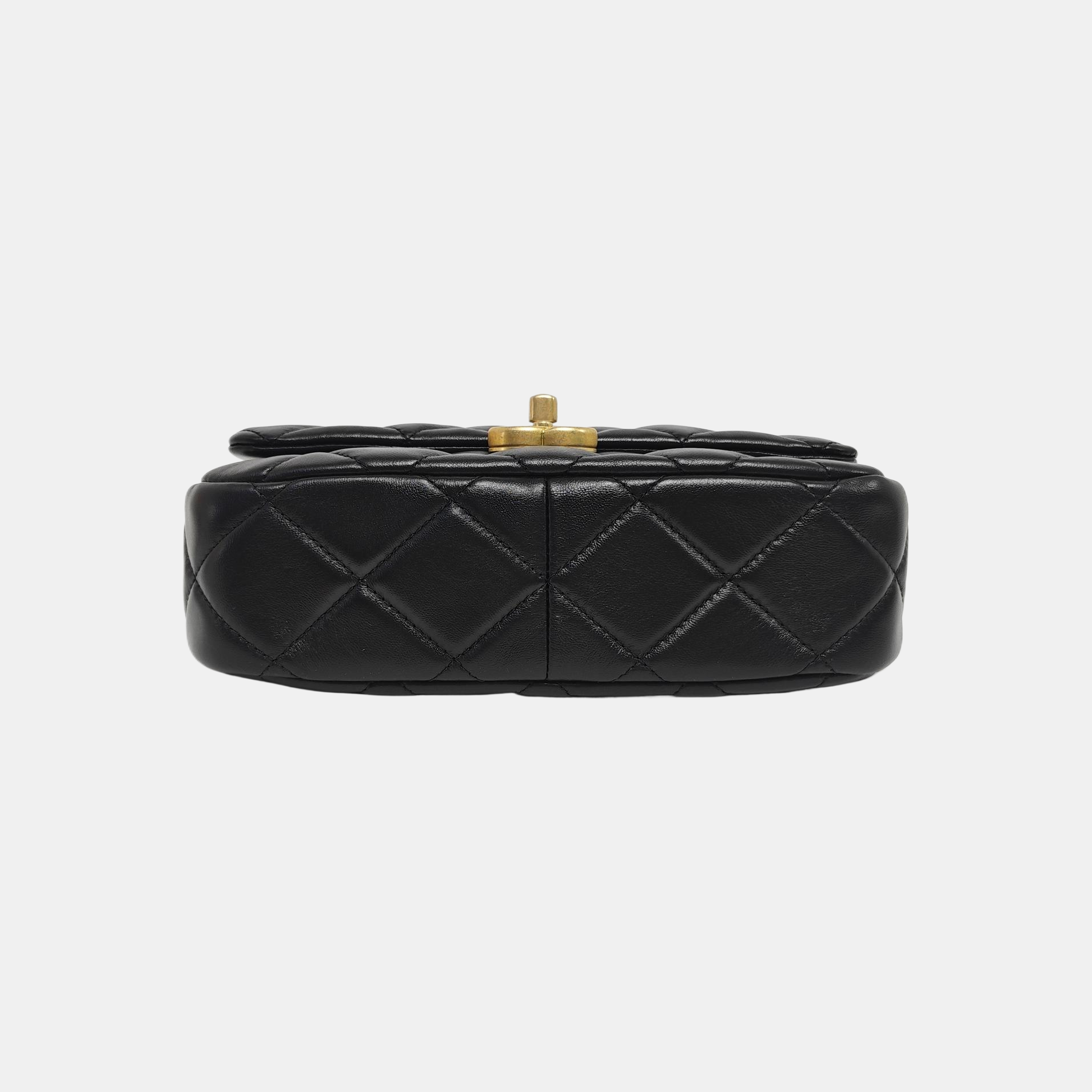 CLASSIC FLAP Piel de cordero acolchada negra