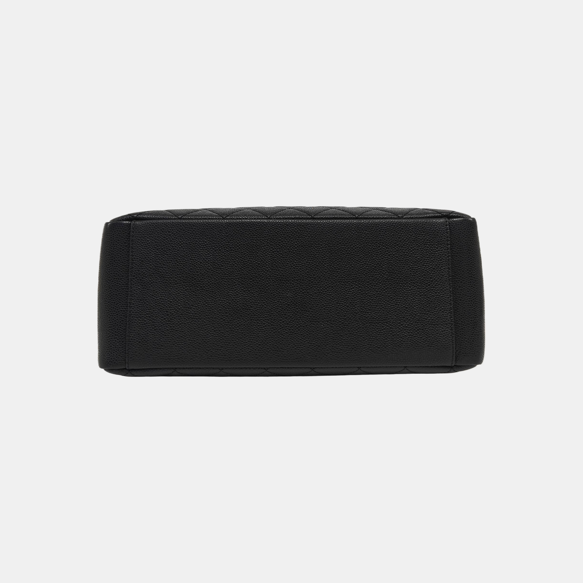 CHANEL GST Grande Piel de Becerro Granulada Acolchada Negra