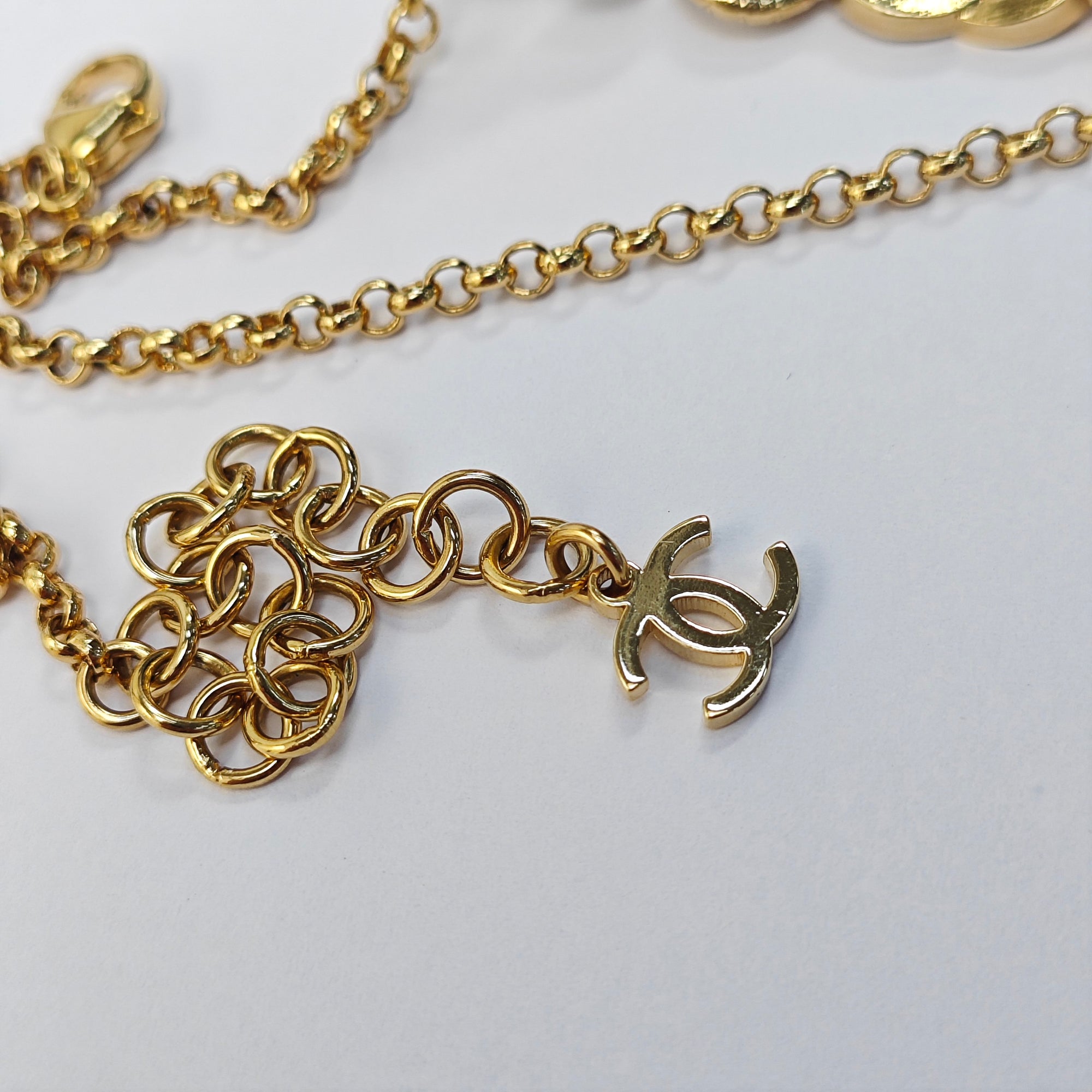 Authenticated pre-owned  Gold Tone Metal Gold Necklace - Necklace at Looply