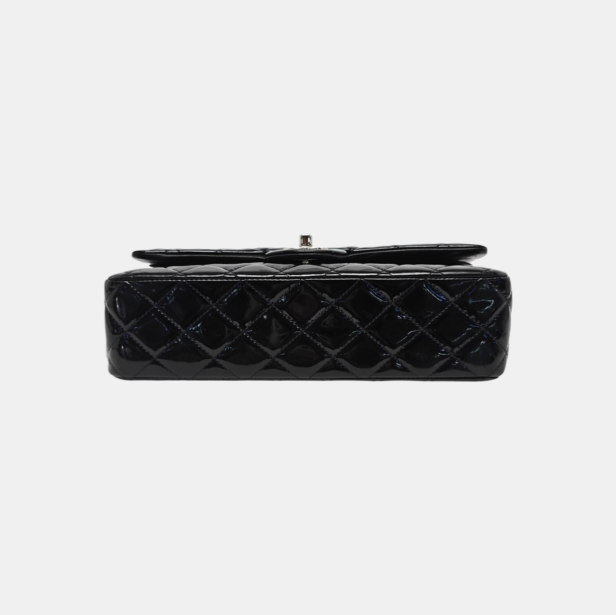 Authenticated pre-owned  CLASSIC FLAP Medium Quilted Patent Leather Black - Shoulder Bag at Looply