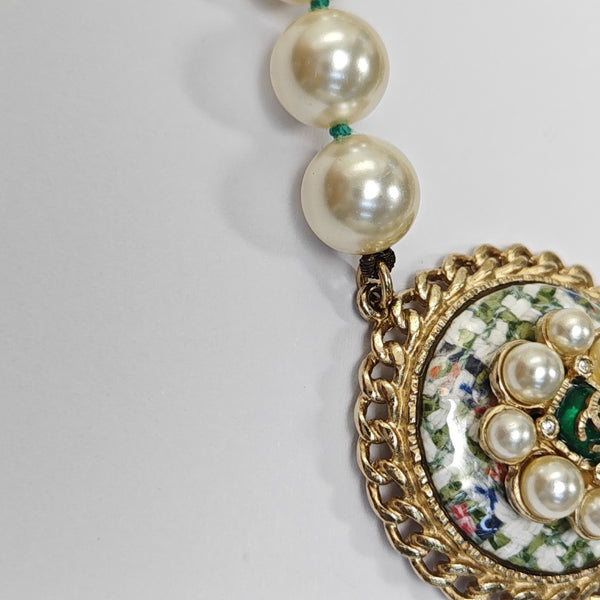 Faux Pearl White Necklace