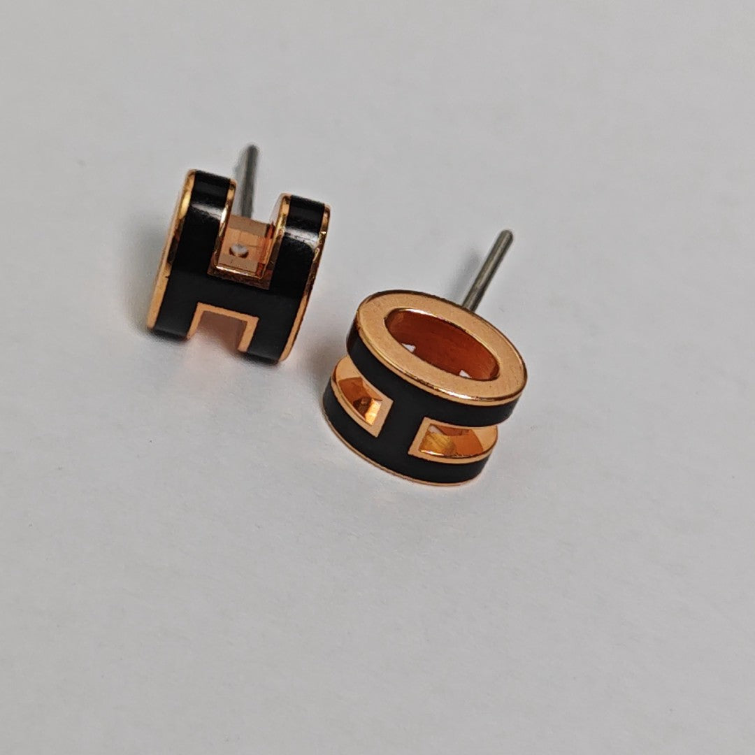 Pop H Metal Black Stud Earrings