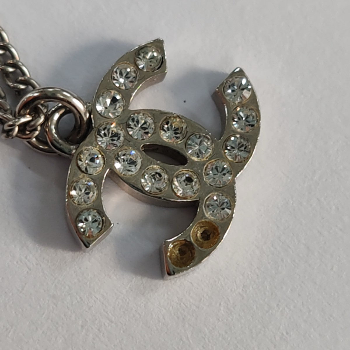 Collar de plata de metal