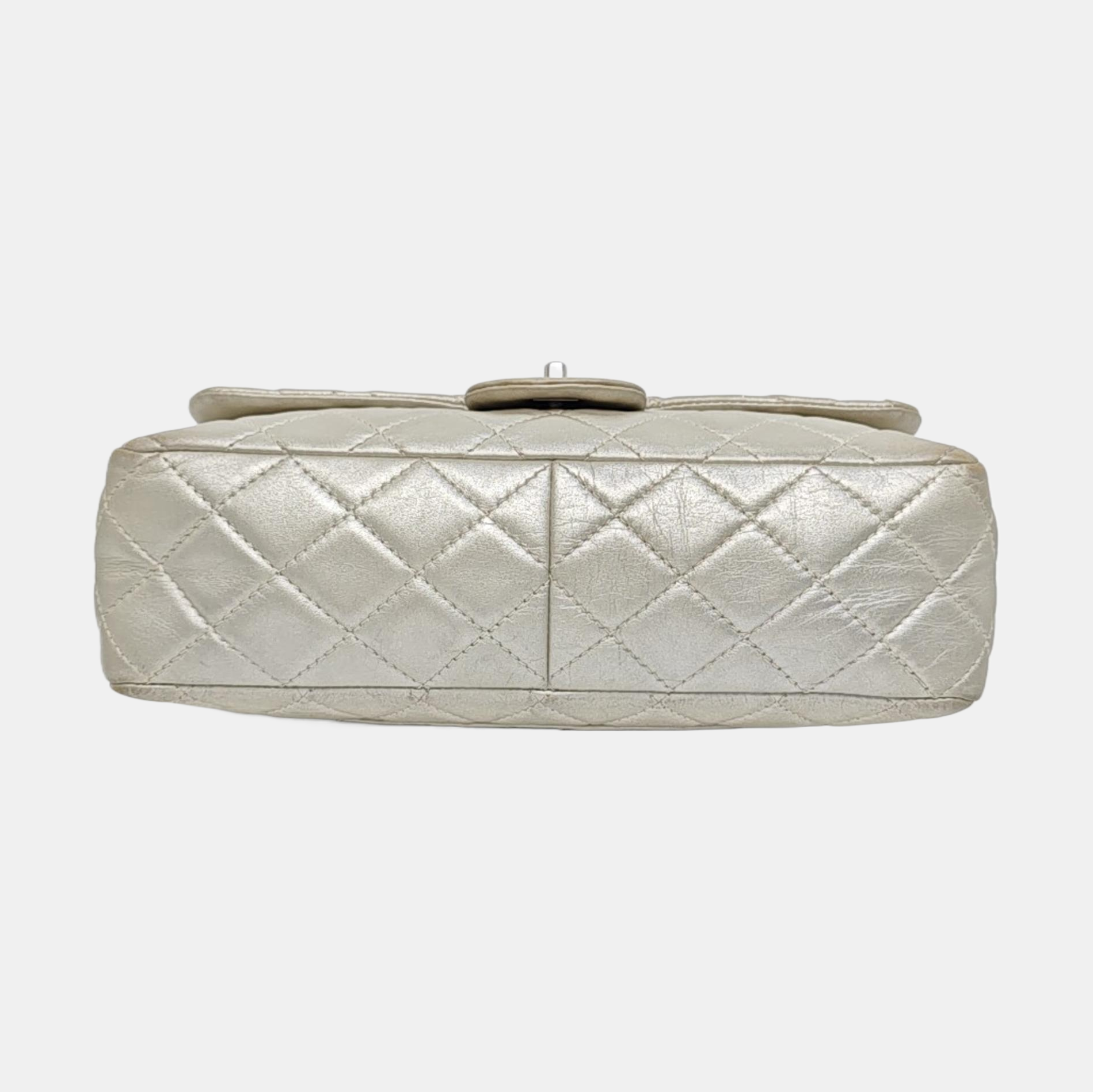 Authenticated pre-owned  CLASSIC FLAP Jumbo Quilted Lambskin Beige - Shoulder Bag at Looply