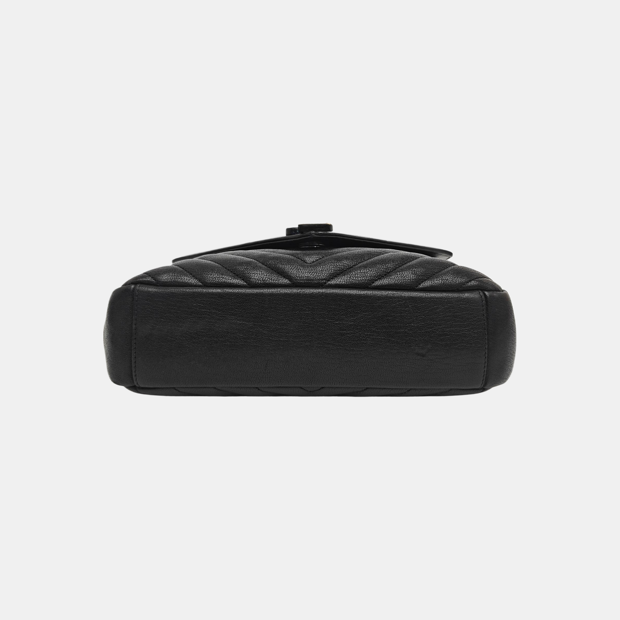 COLLEGE Medium Chevron Lambskin Black