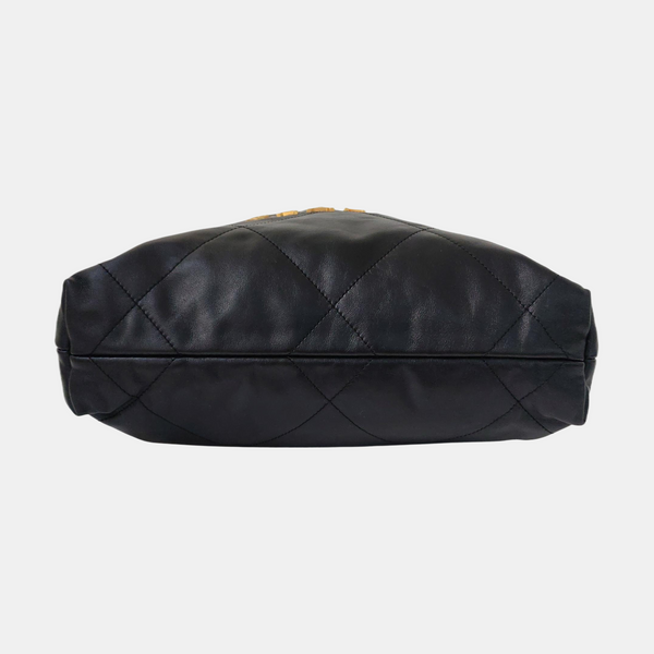 CHANEL 22 Piel de becerro acolchada pequeña negra