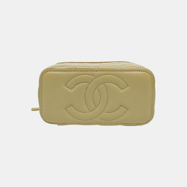 Authenticated pre-owned  VANITY CASE Quilted Lambskin Green - Shoulder Bag at Looply