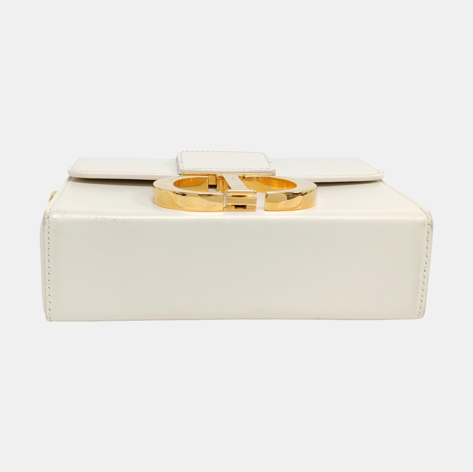 Authenticated pre-owned  30 Montaigne Calfskin White - Shoulder Bag at Looply