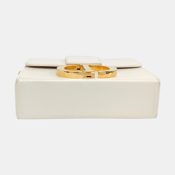Authenticated pre-owned  30 Montaigne Calfskin White - Shoulder Bag at Looply
