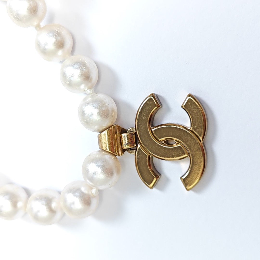 Faux Pearl White Necklace