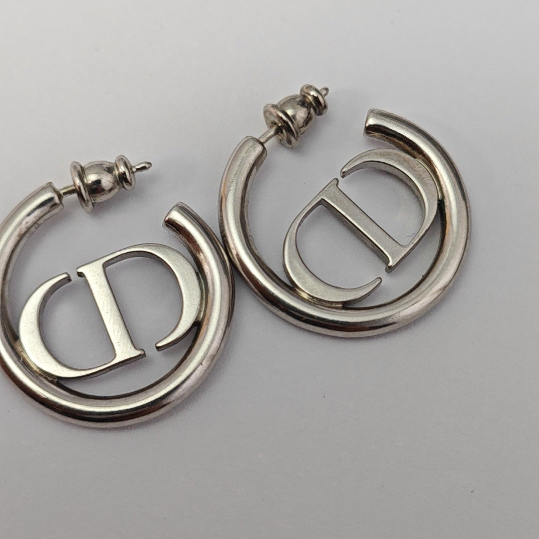 30 Montaigne Metal Silver Stud Earrings