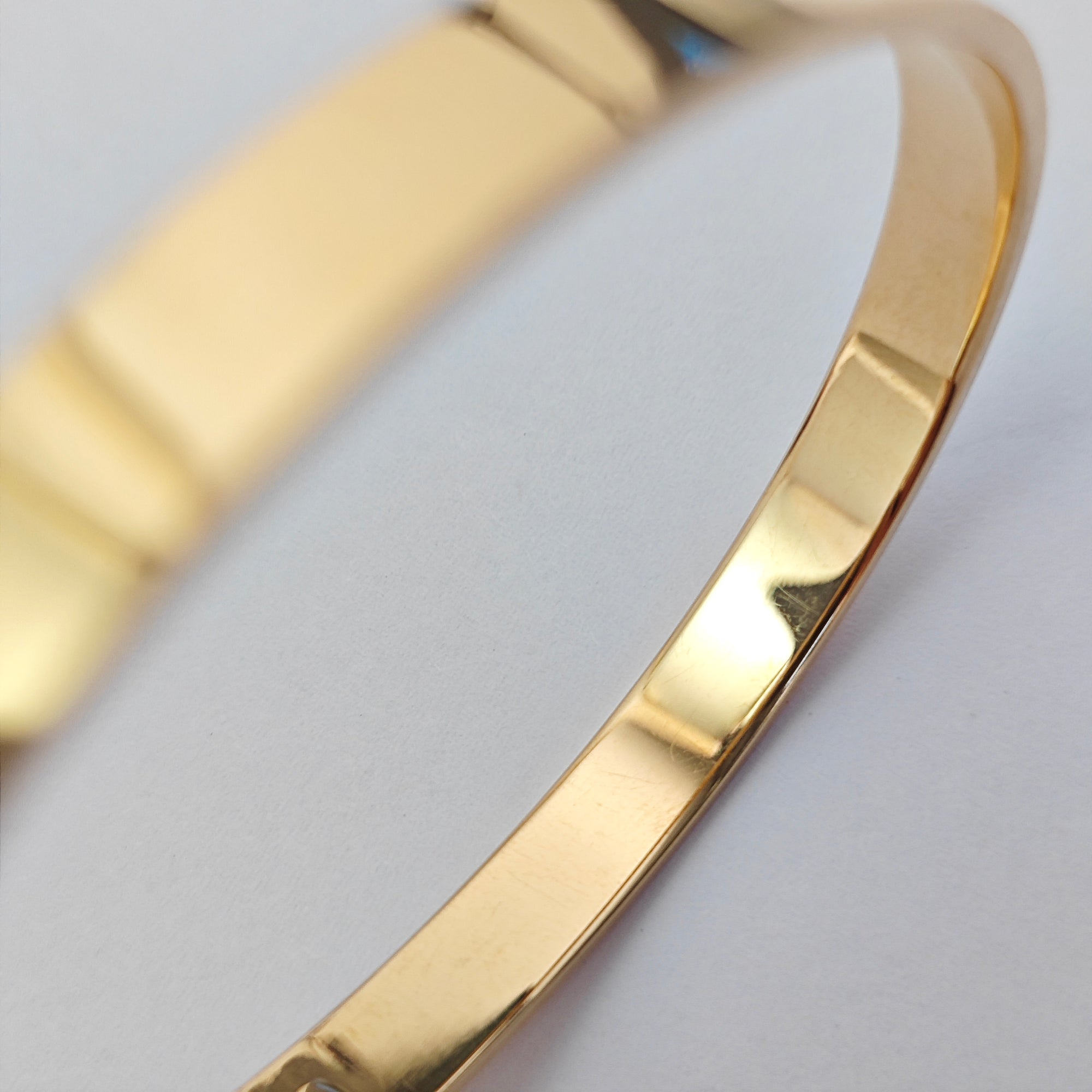 Kelly 18k Gold Bangle