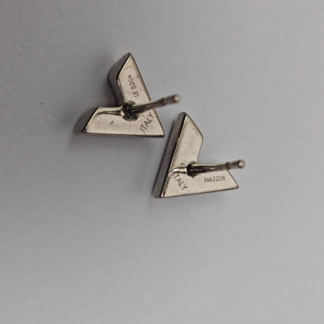 ESSENTIAL V Metal Silver Stud Earrings