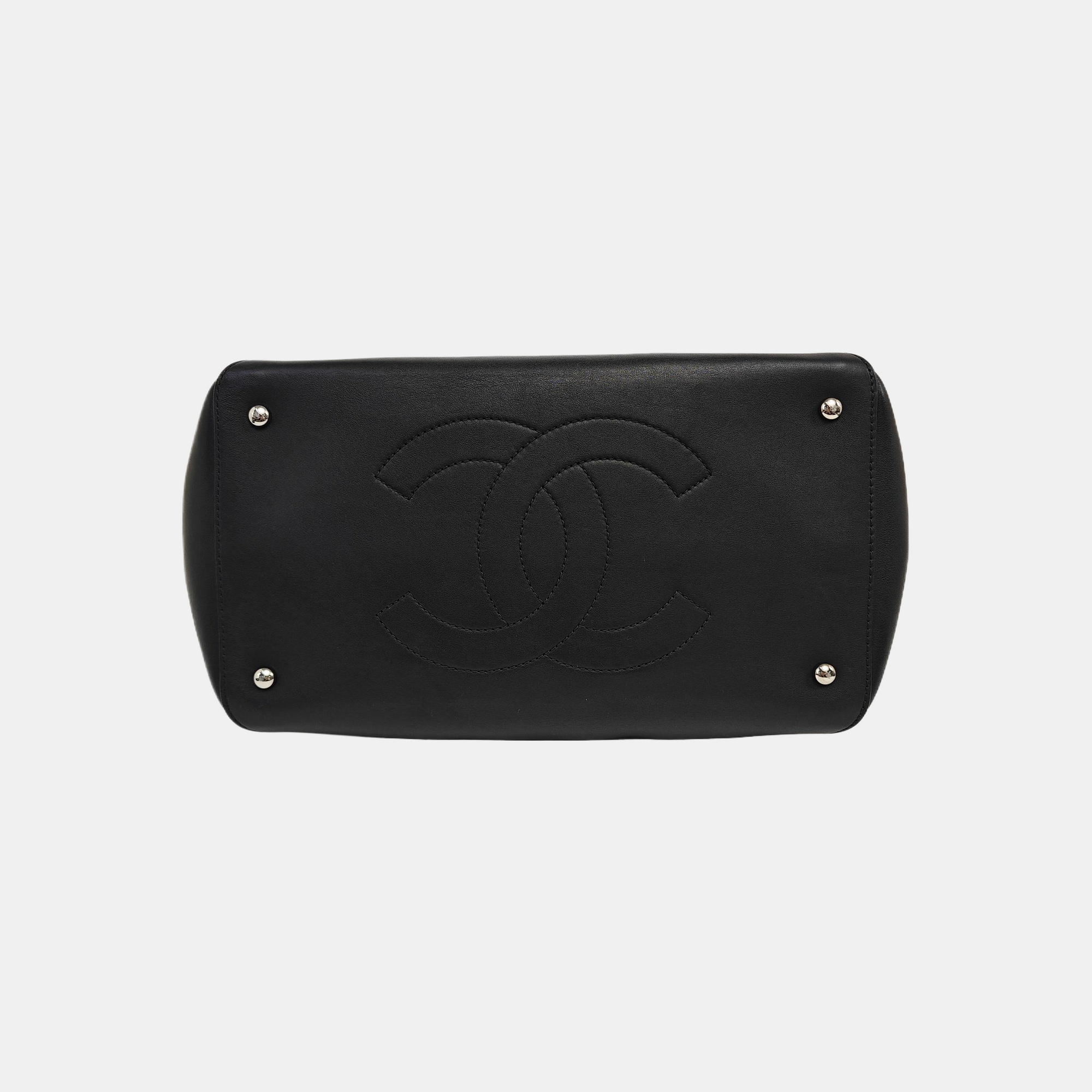 EASY SHOPPING Large Quilted Calfskin Black