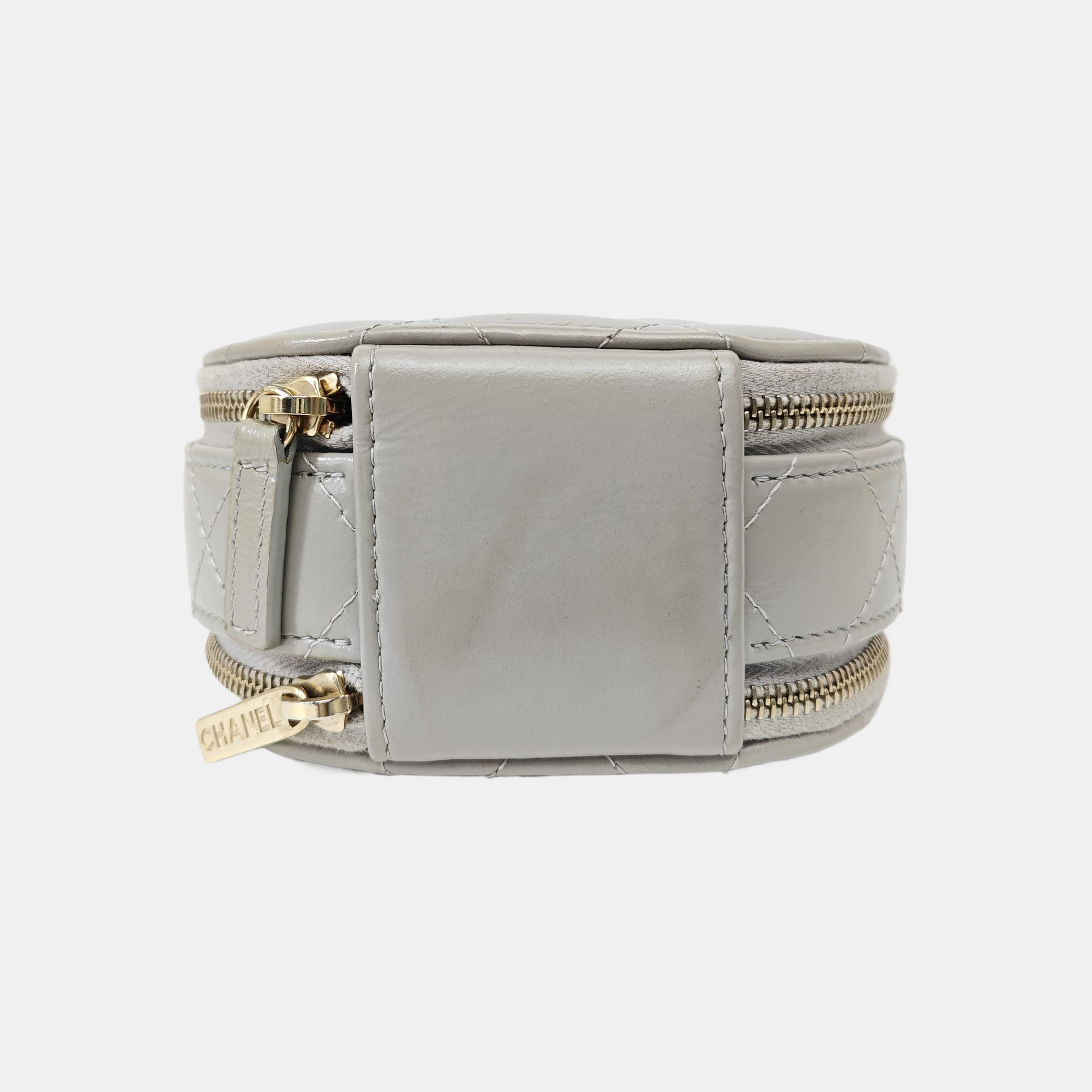 ROUND Quilted Lambskin Gray