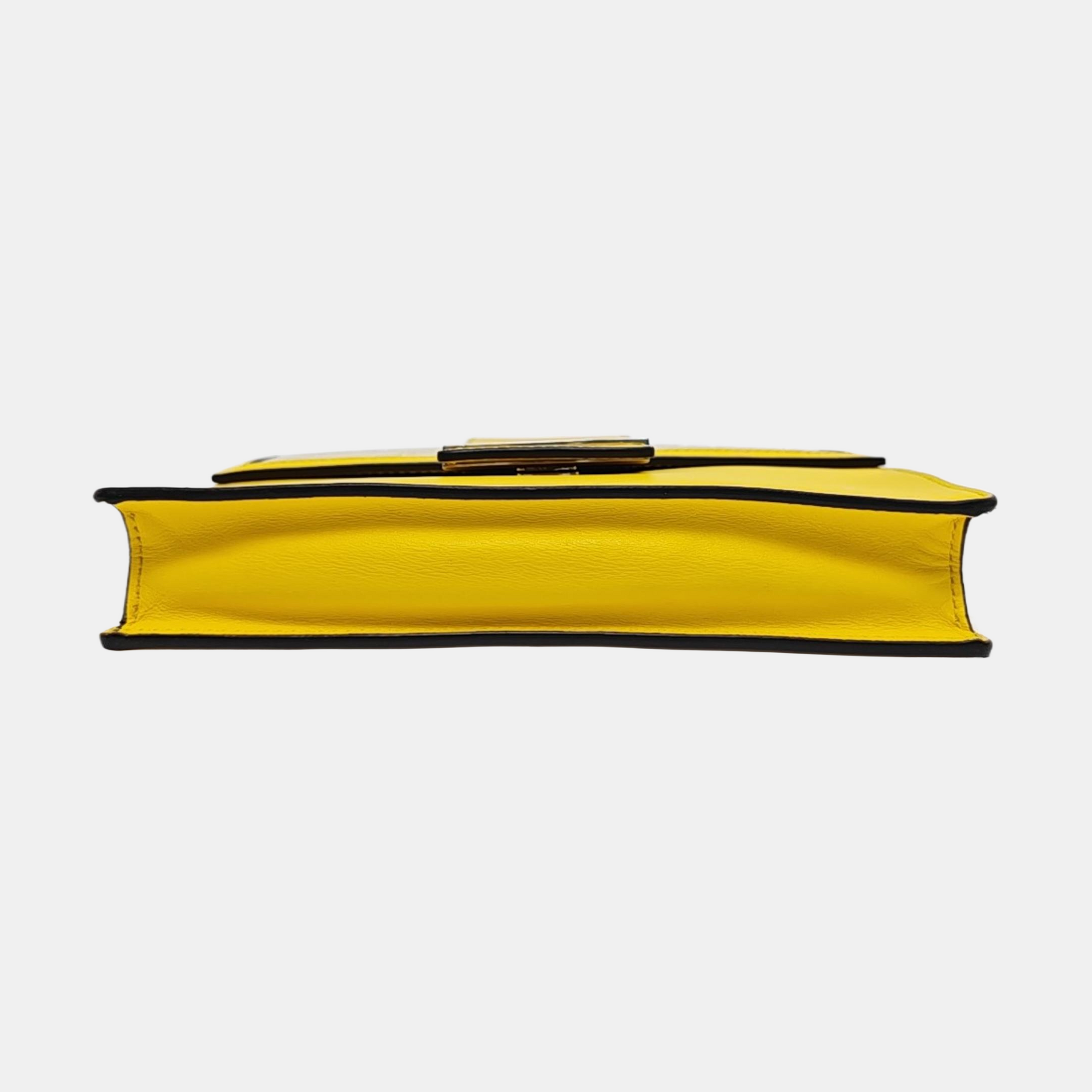 Authenticated pre-owned  Baguette Medium Calfskin Yellow - Shoulder Bag at Looply