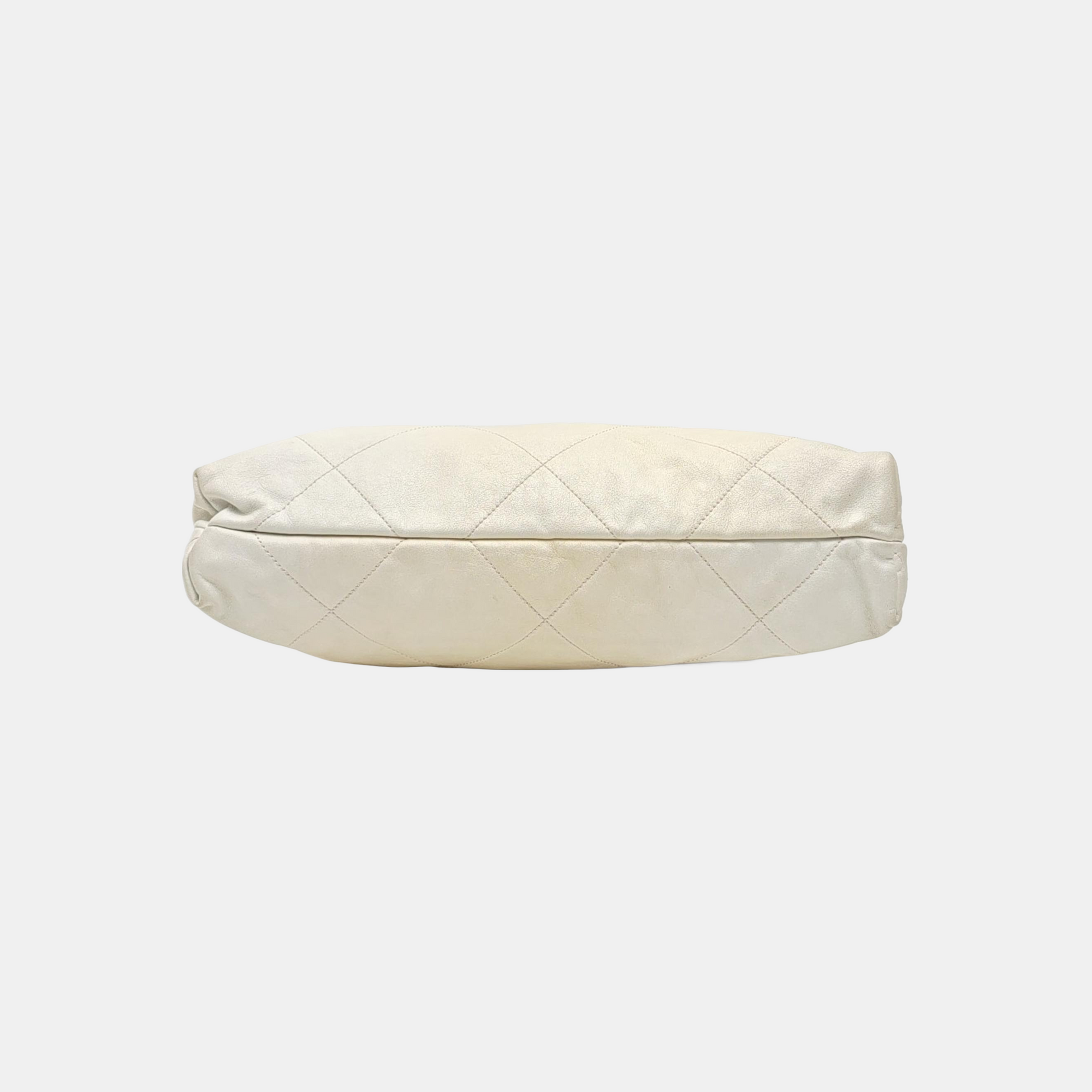 CHANEL 22 Medium Quilted Calfskin White