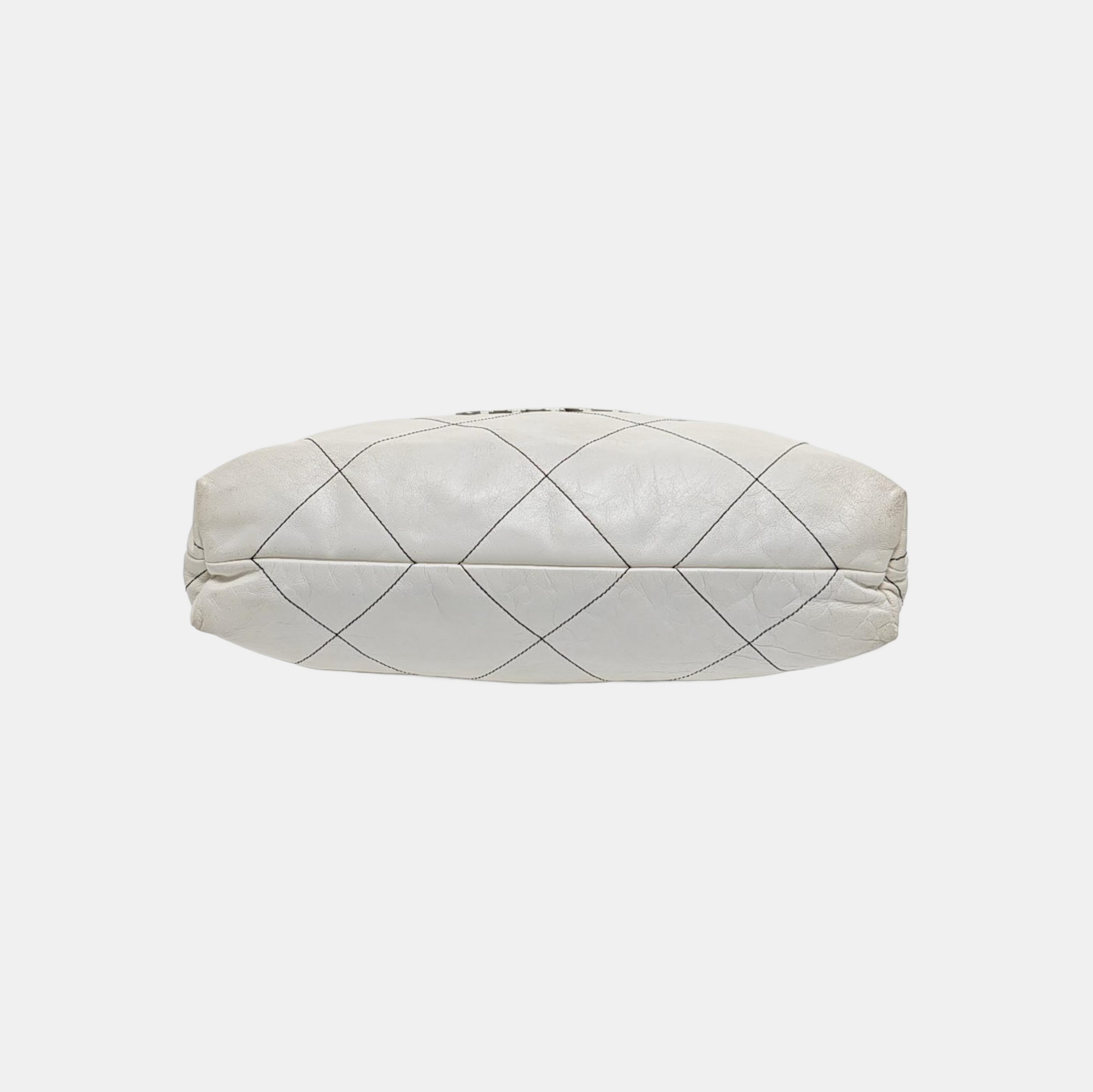CHANEL 22 Medium Quilted Calfskin White