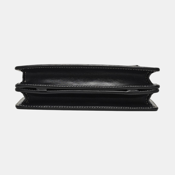 Title Canvas Black