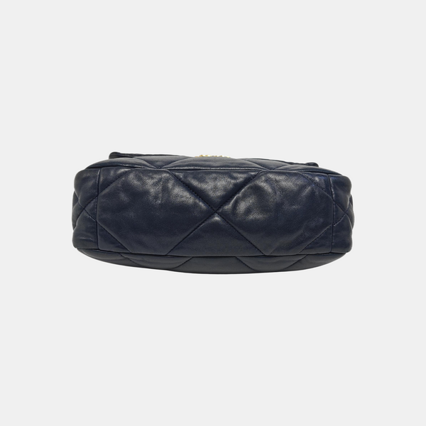 CHANEL 19 Pequeño Piel de Cordero Acolchada Azul