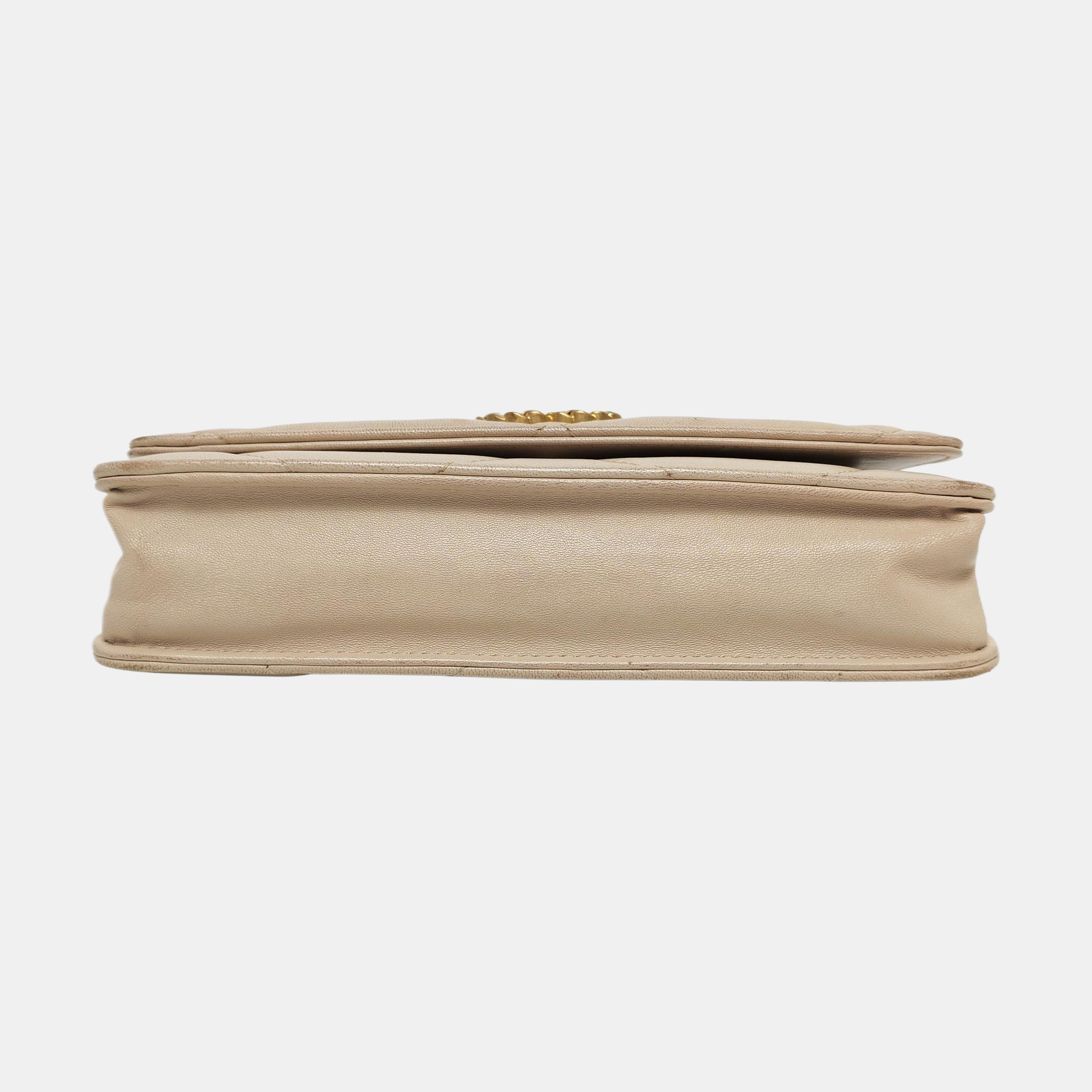 CHANEL 19 WOC Piel de cordero acolchada beige
