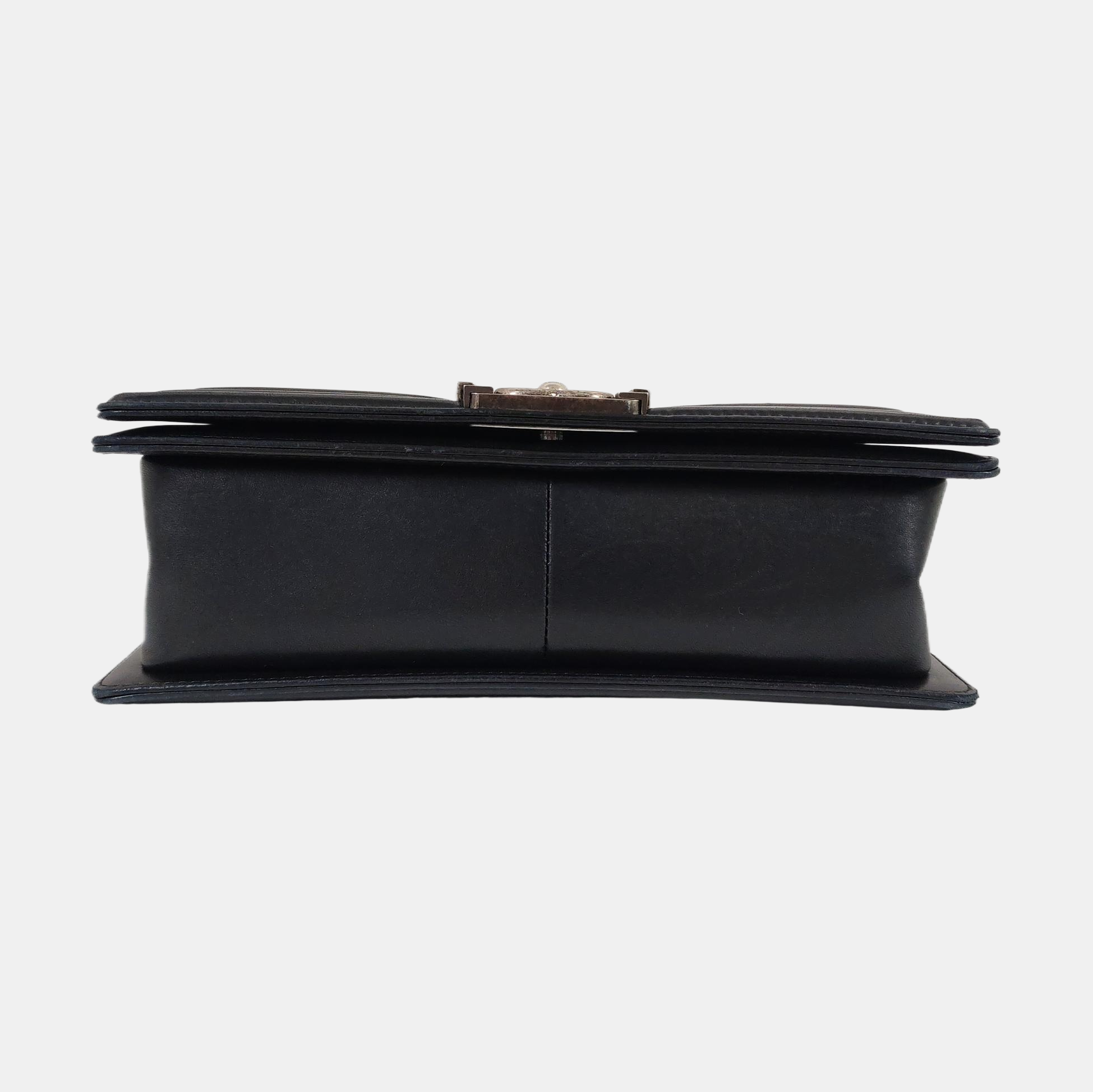 Authenticated pre-owned  BOY CHANEL Medium Quilted Lambskin Black - Shoulder Bag at Looply