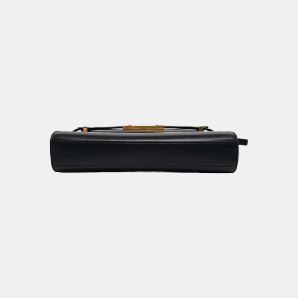Authenticated pre-owned  MANHATTAN Small Calfskin Black - Shoulder Bag at Looply