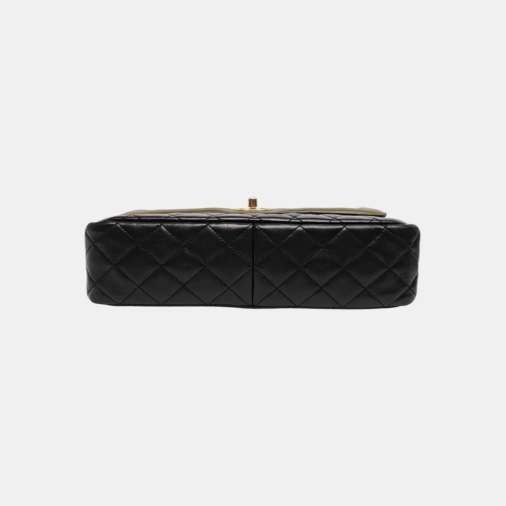 Authenticated pre-owned  CLASSIC FLAP Quilted Lambskin Black - Shoulder Bag at Looply