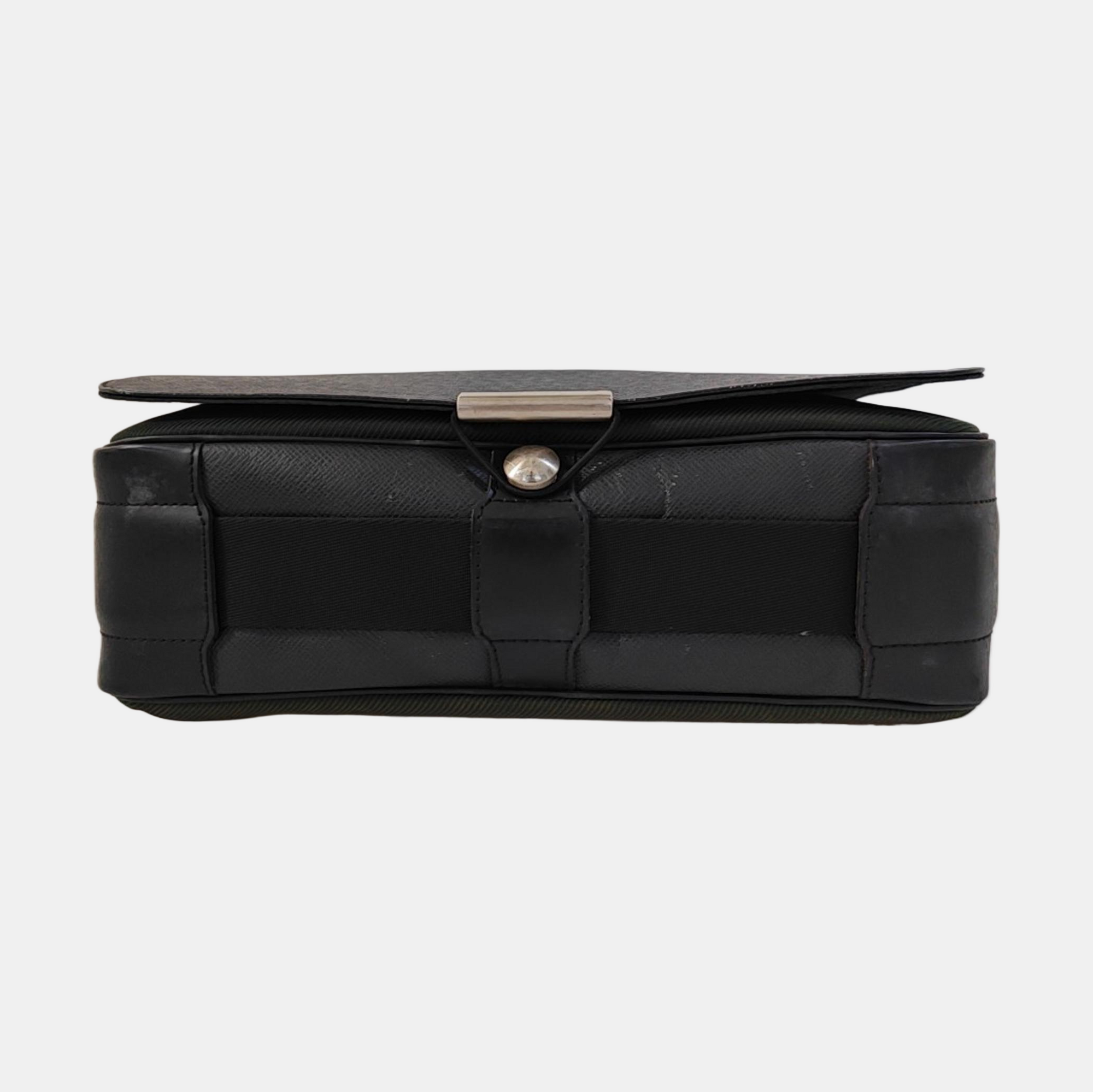 VIKTOR Calfskin Black