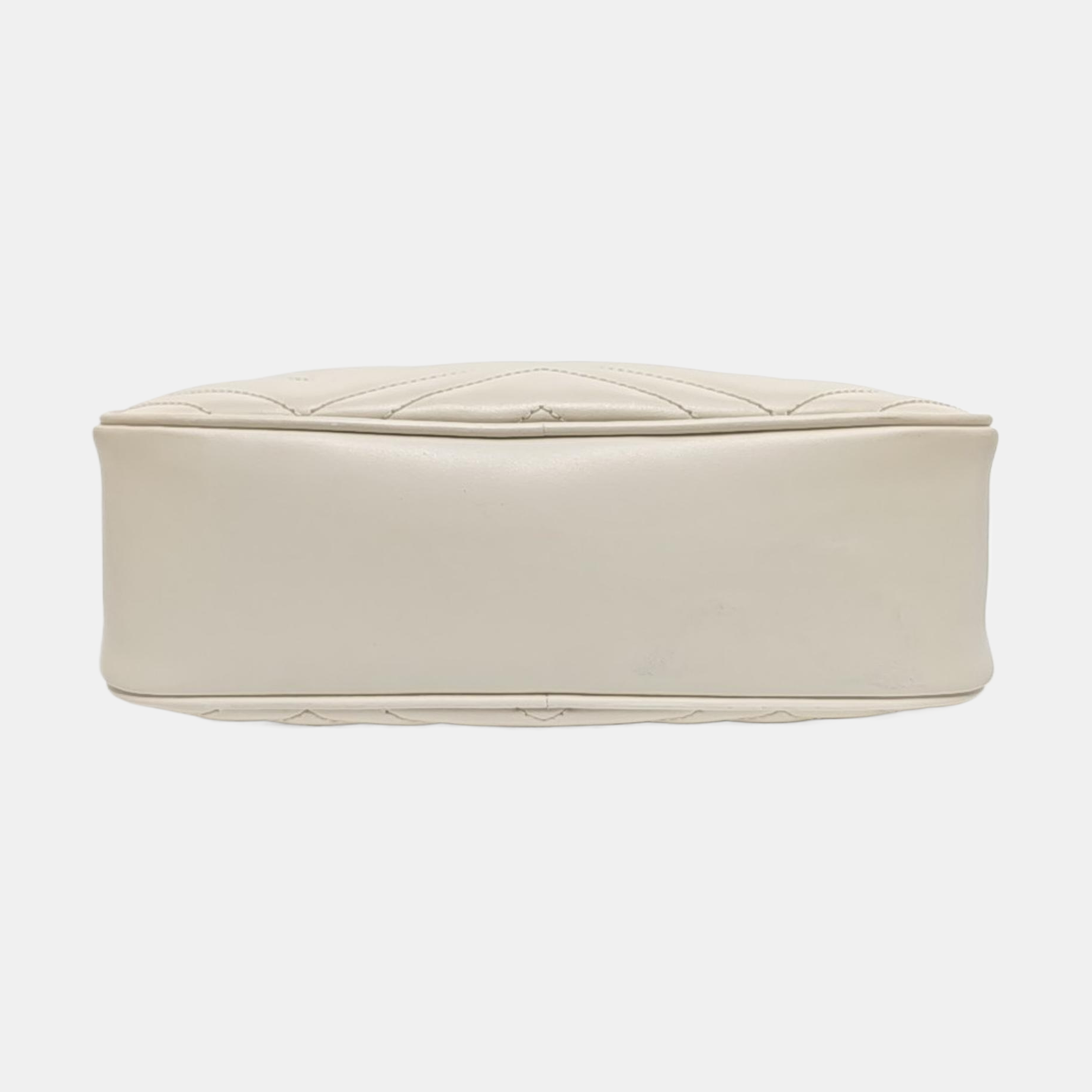 Authenticated pre-owned  GG Marmont Small Quilted Calfskin White - Shoulder Bag at Looply