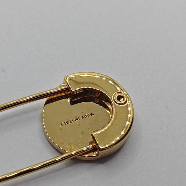 Broche de oro de metal