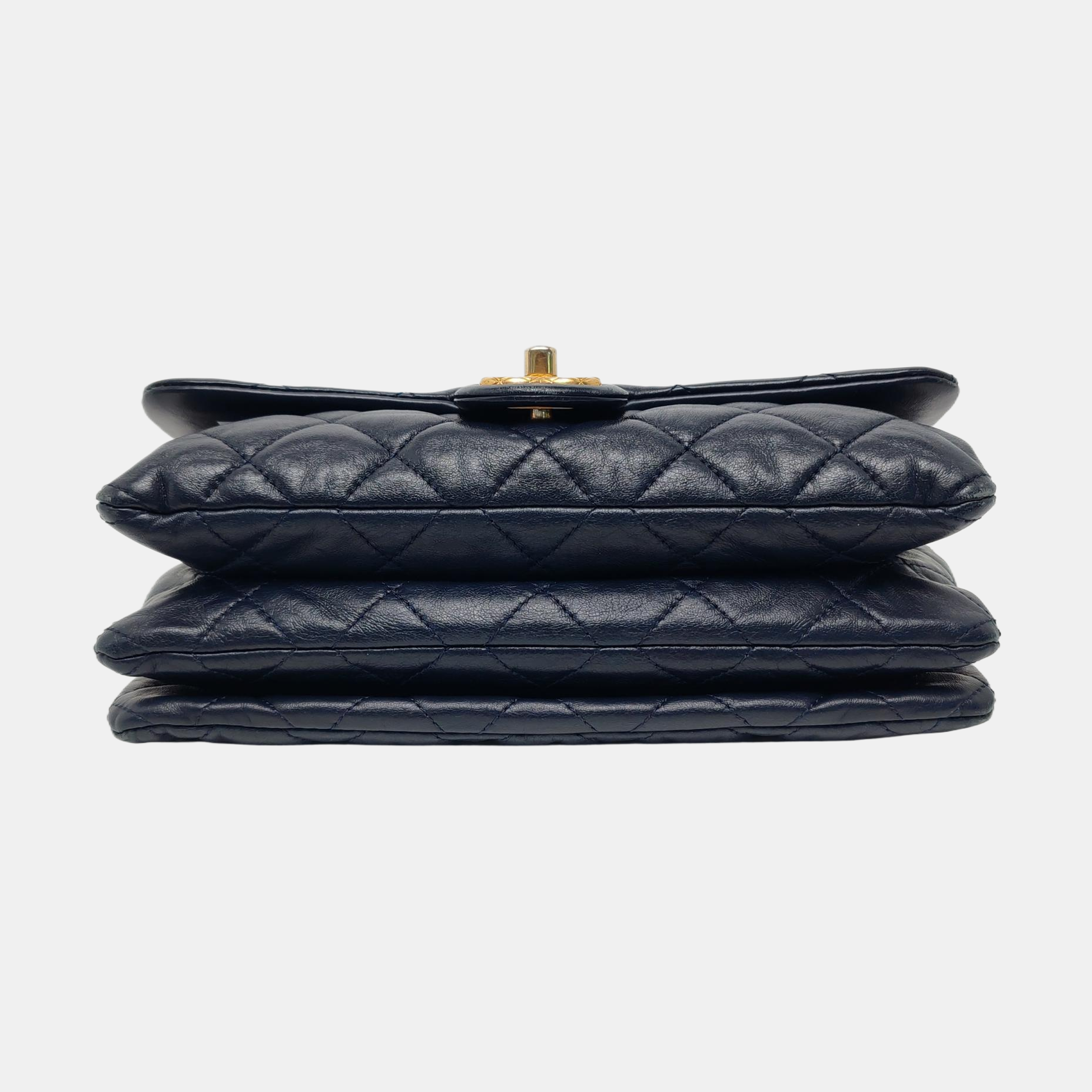 Authenticated pre-owned  CLASSIC FLAP Quilted Lambskin Blue - Crossbody Bag at Looply