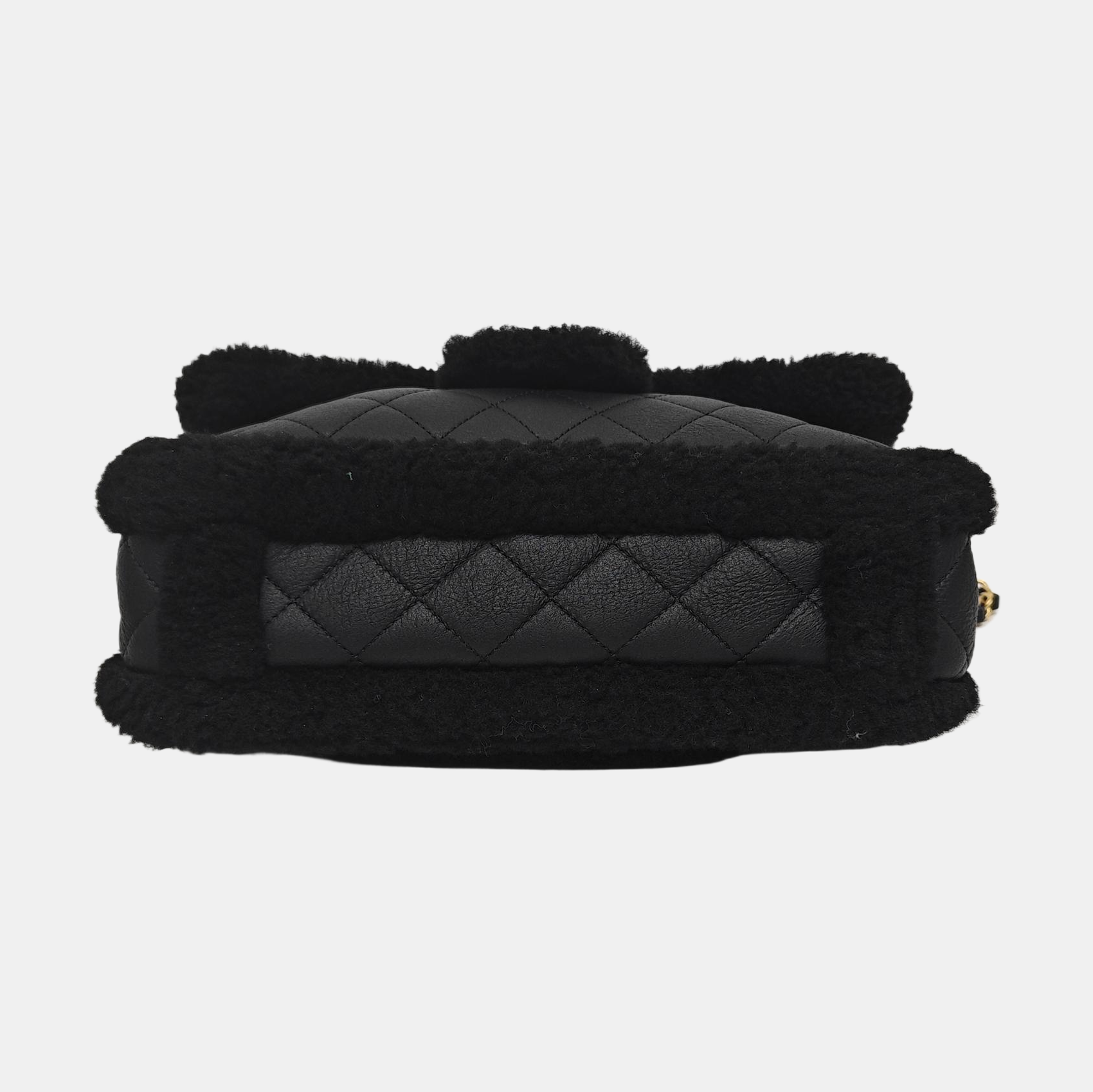 Authenticated pre-owned  CLASSIC FLAP Quilted Sheepskin Black - Crossbody Bag at Looply