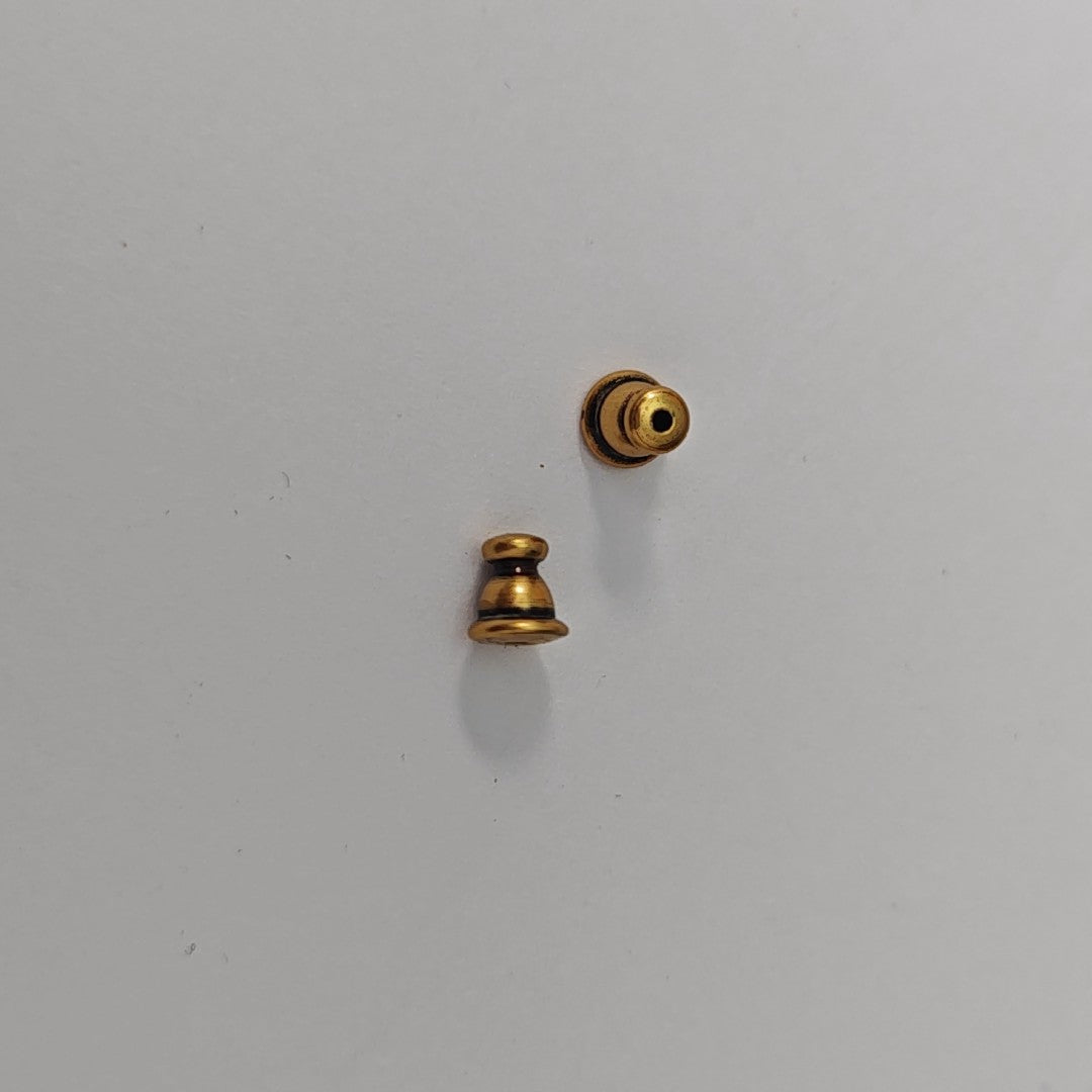 30 Montaigne Metal Gold Stud Earrings
