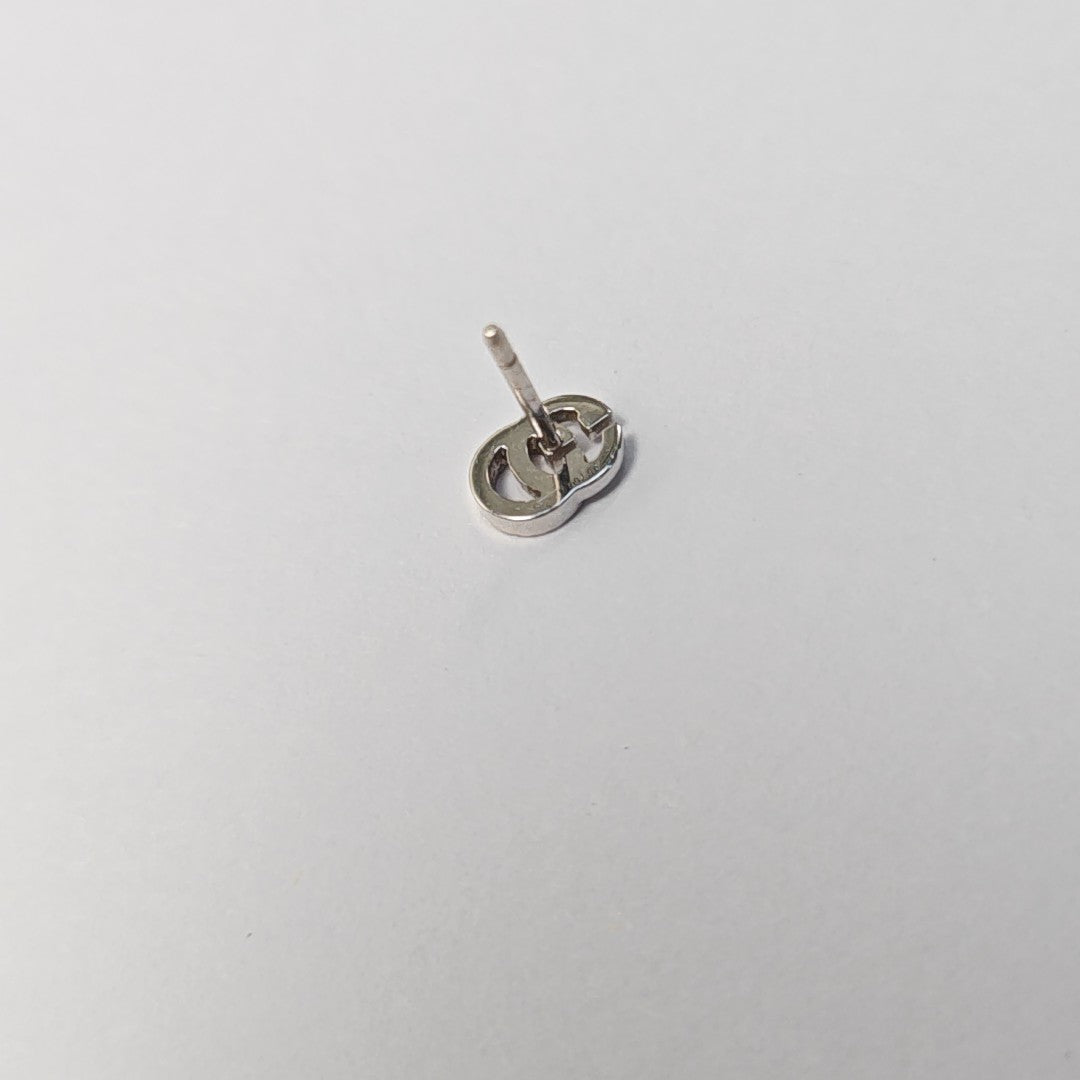 GG Running 18k White Gold Silver Stud Earrings