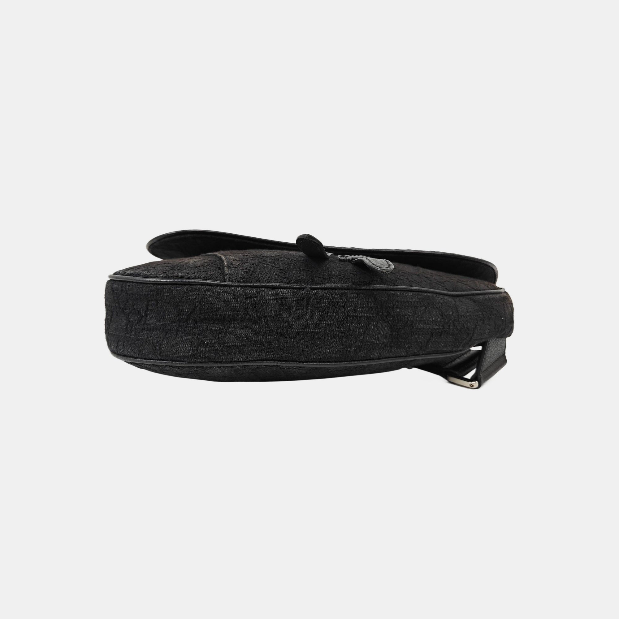 Saddle Medium Oblique Canvas Black