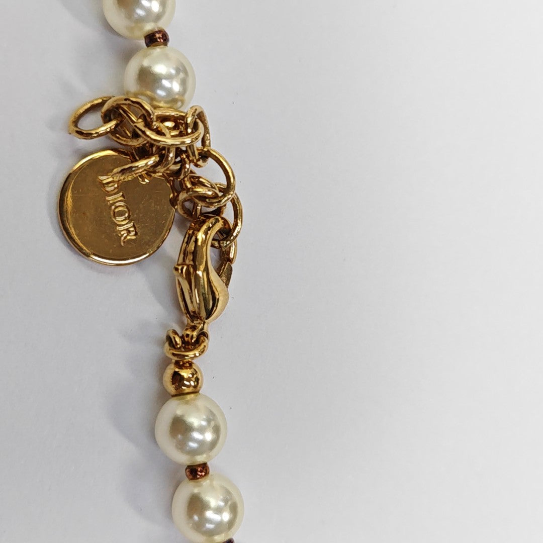 30 Montaigne Metal White Necklace
