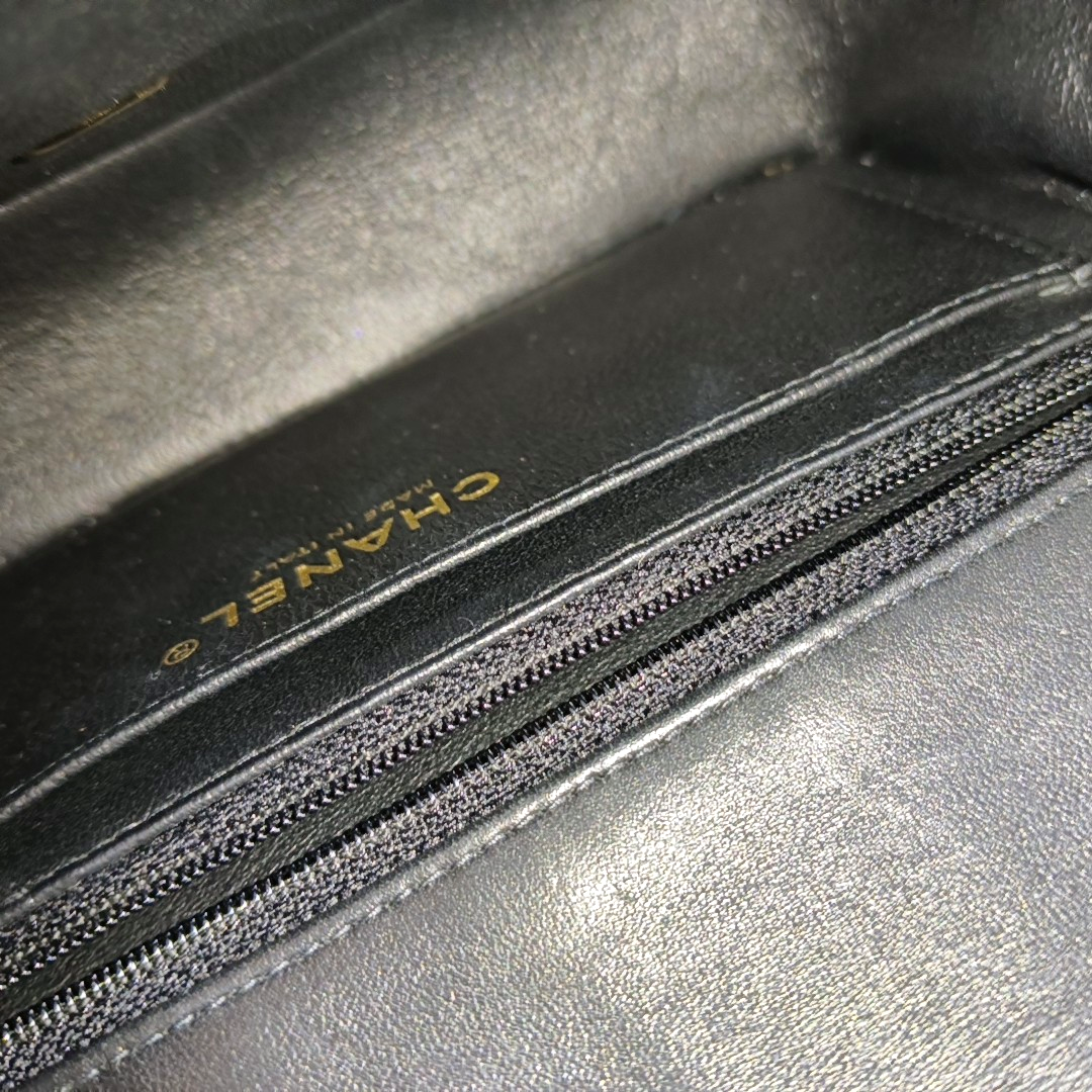 CLASSIC FLAP Mini Quilted Lambskin Black