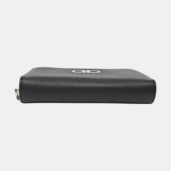 Authenticated pre-owned  Gancini Calfskin Black - Clutch at Looply