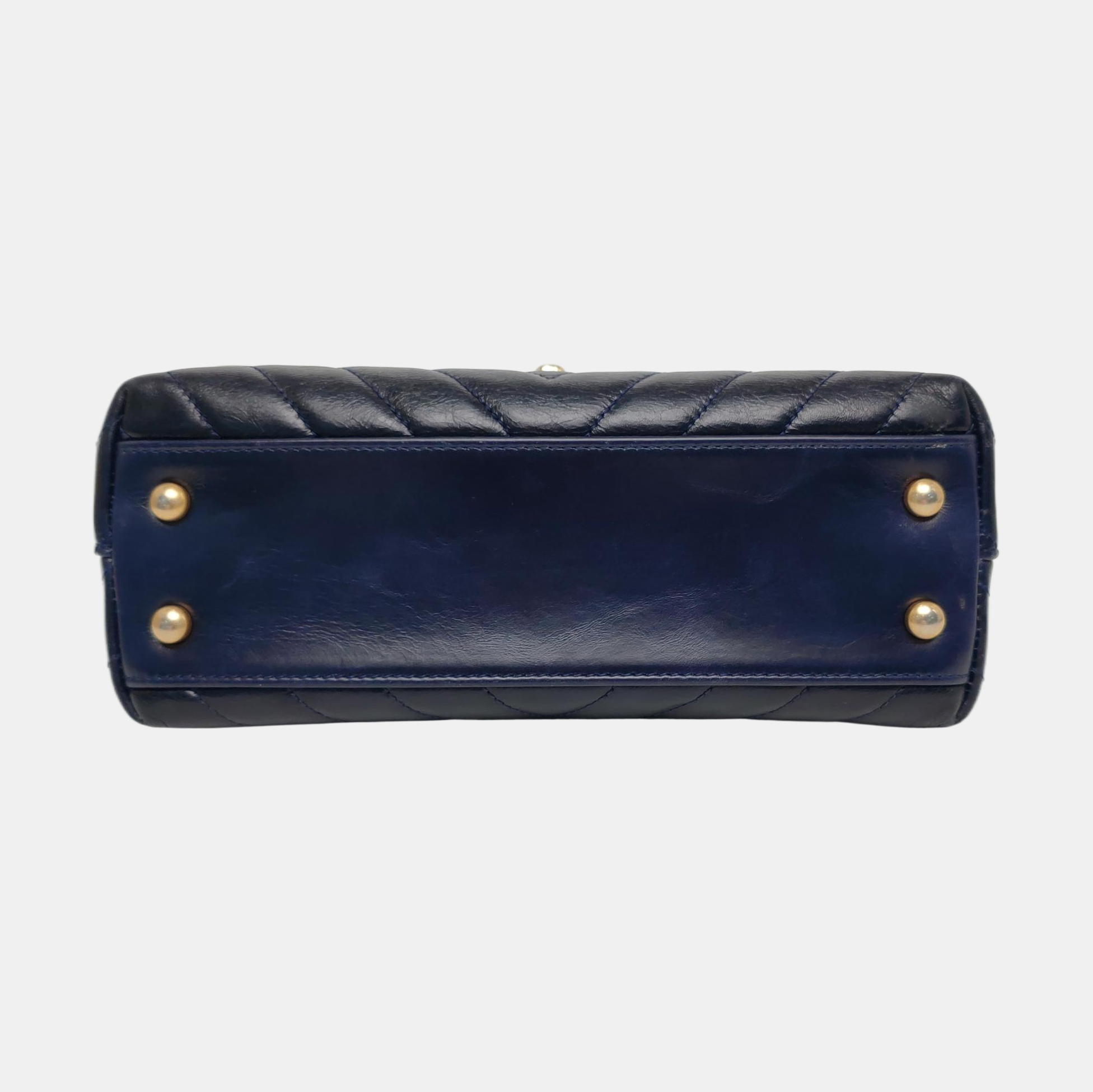 COCO HANDLE Chevron pequeño, Piel de becerro acolchada azul