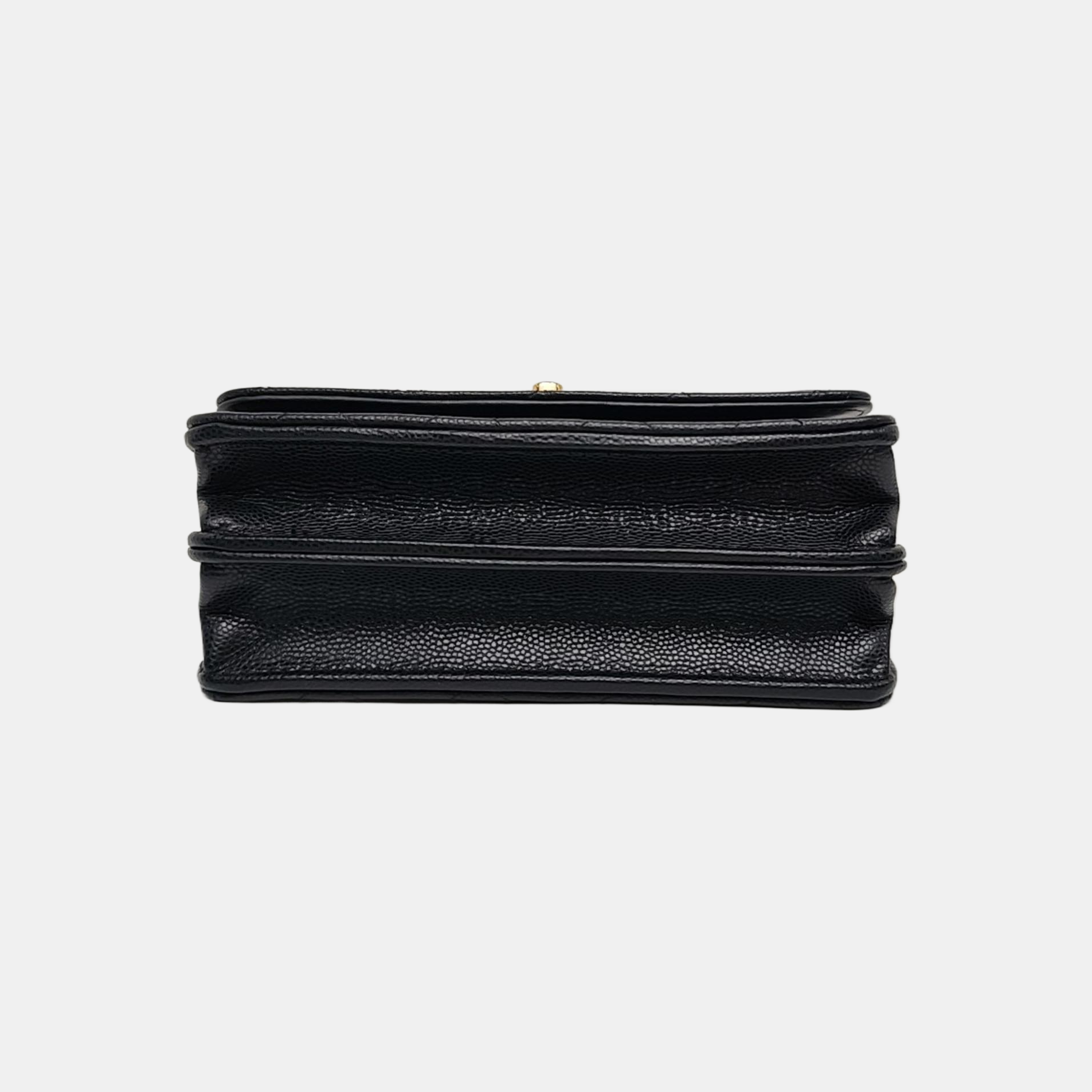Authenticated pre-owned  CLASSIC FLAP Quilted Calfskin Black - Shoulder Bag at Looply