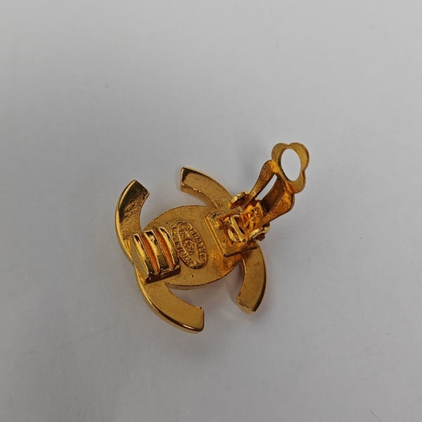 Vintage Metal Gold Clip On Earrings