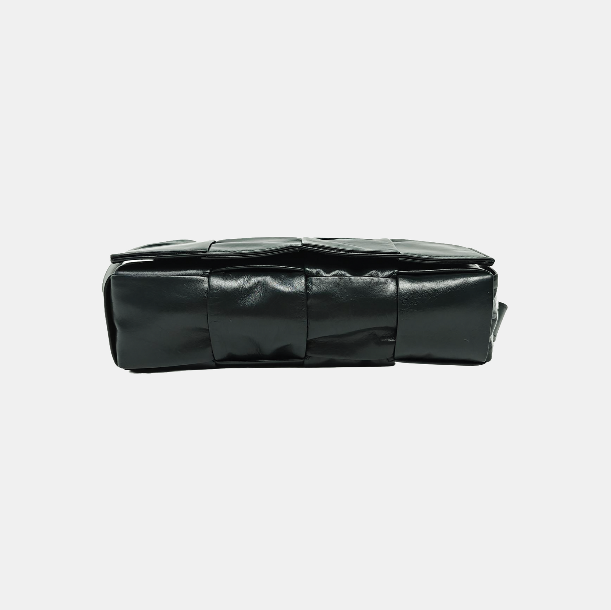 Authenticated pre-owned  Cassette Calfskin Green - Belt Bag at Looply