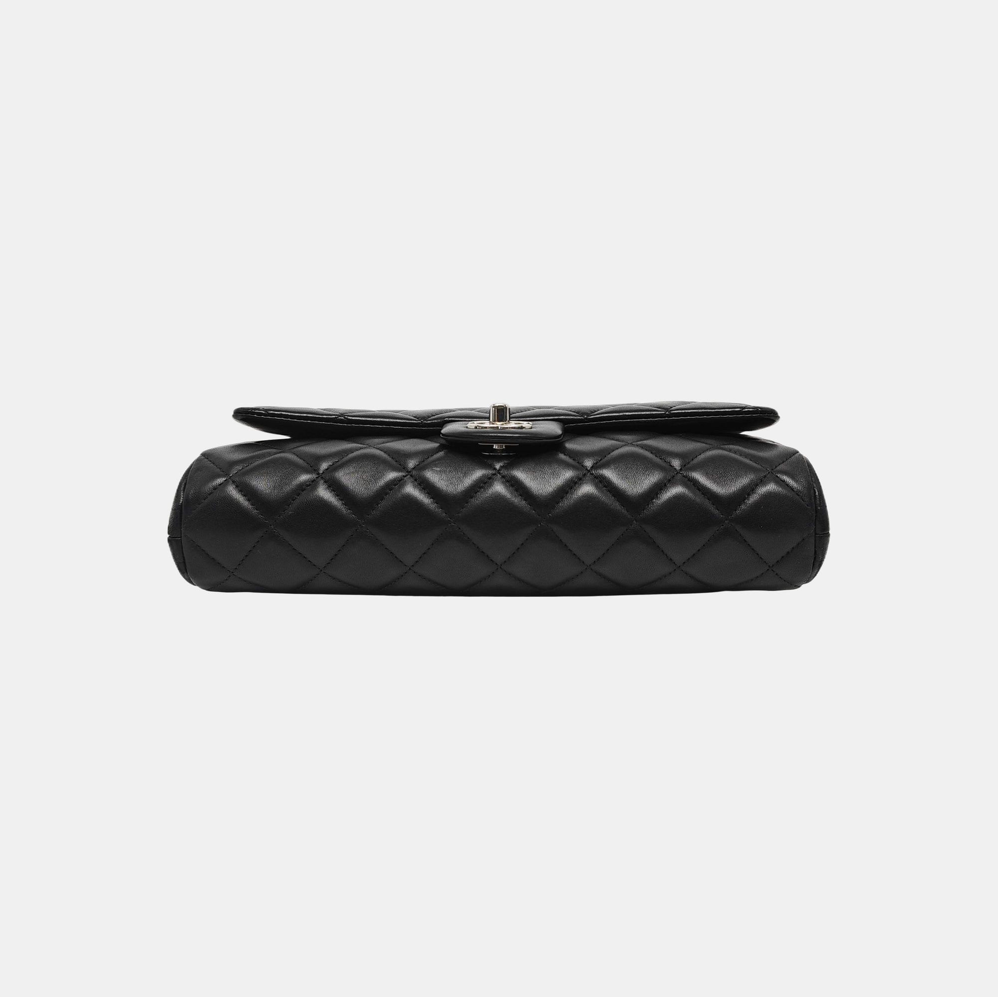 Authenticated pre-owned  CLASSIC FLAP Quilted Lambskin Black - Shoulder Bag at Looply