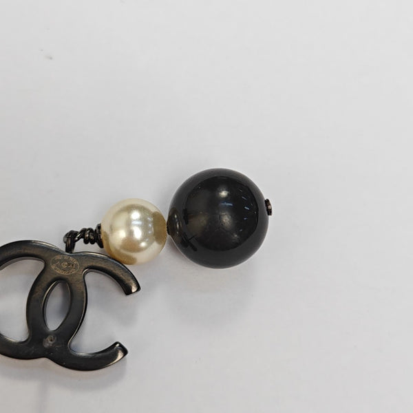 CC Logo Metal Black Earrings