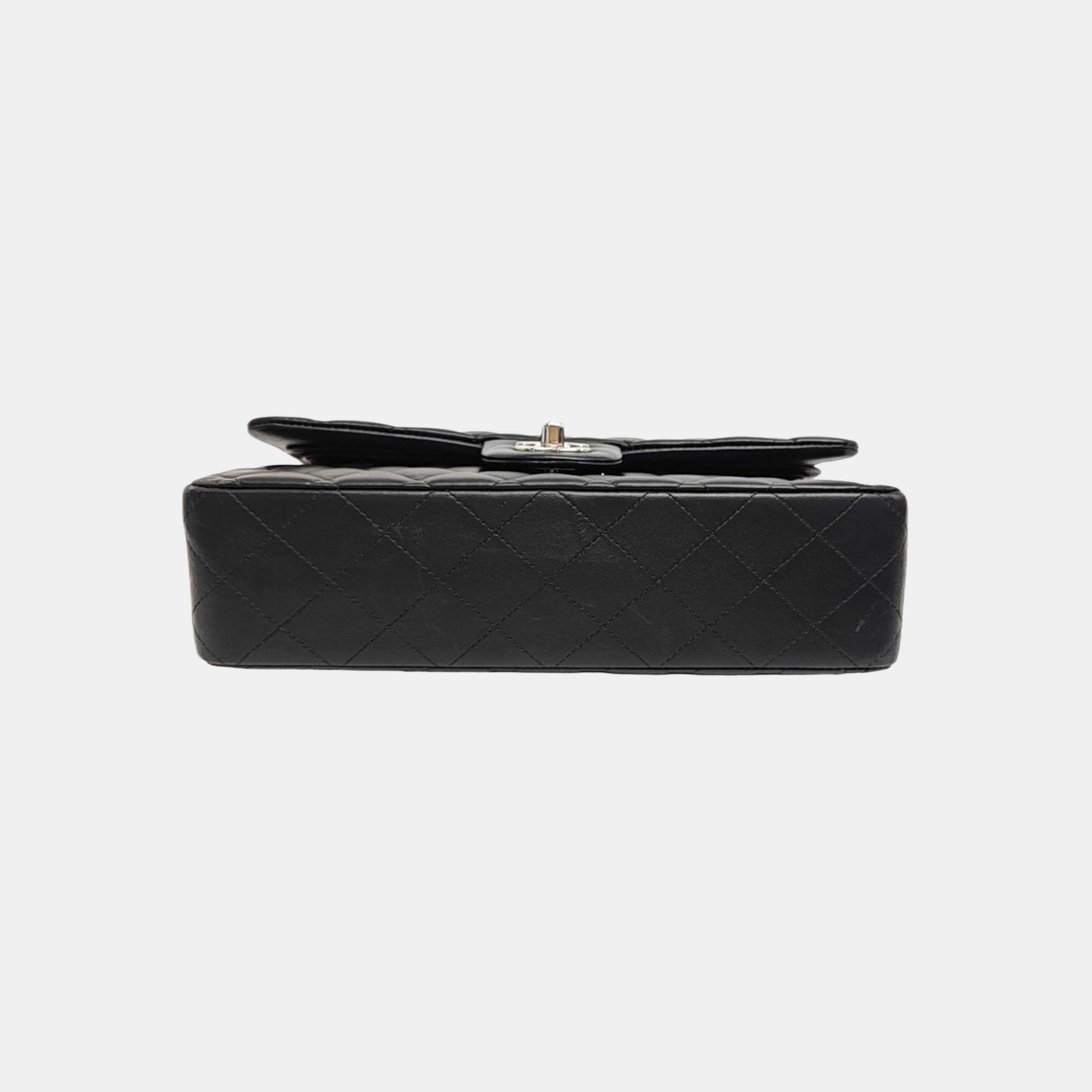 CLASSIC FLAP Medium Quilted Lambskin Black