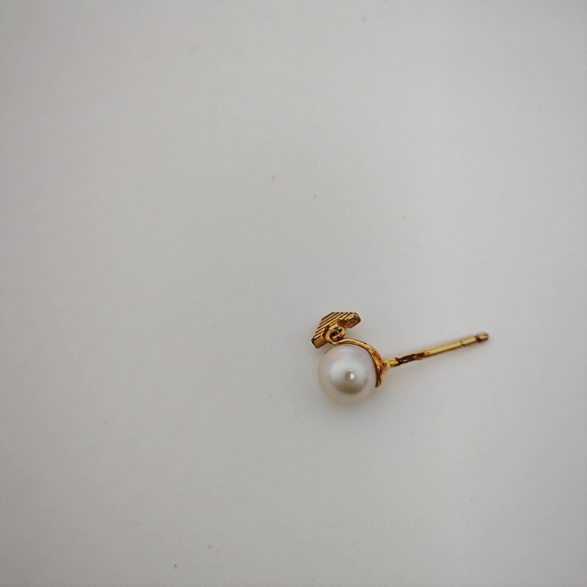 Pendientes de metal dorado con perlas de imitación
