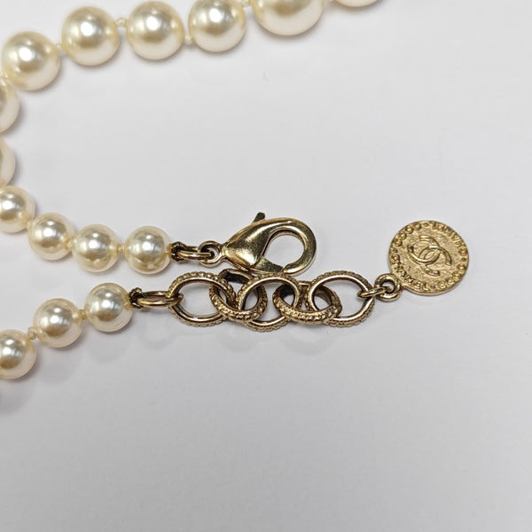 Metal White Necklace