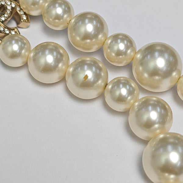 Faux Pearl White Necklace